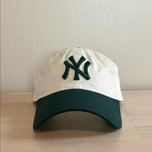 Aritzia: ‘New Era’ 9Twenty Yankees Cap